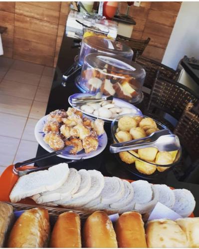 a table with a bunch of different types of food at Pousada Bela Vista de Mateiros in Mateiros