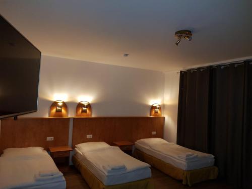 Katil atau katil-katil dalam bilik di Hotel Krone UG