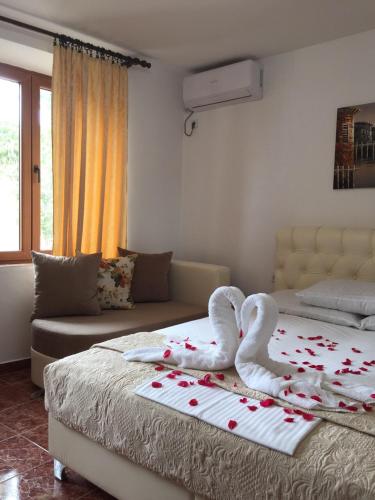 Ένα ή περισσότερα κρεβάτια σε δωμάτιο στο Apartments Gusar