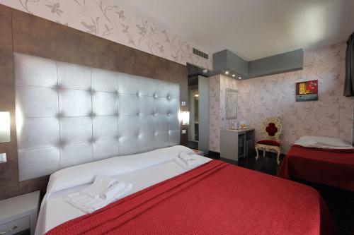 Postel nebo postele na pokoji v ubytování Hotel Relax Roma Nord