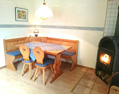 ZorgeにあるFerienwohnung Wolf mit Kaminofenのギャラリーの写真