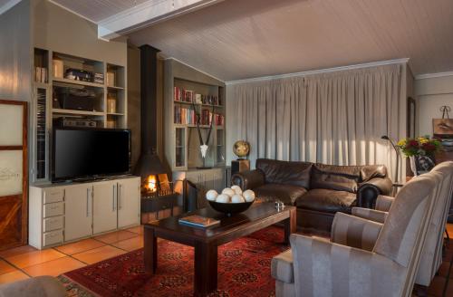 Μια τηλεόραση ή/και κέντρο ψυχαγωγίας στο River Place Manor