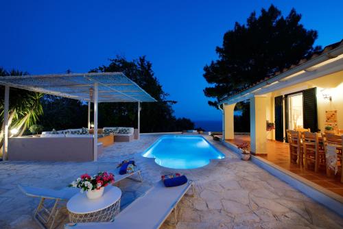 a swimming pool in the backyard of a house at Da Sofia in Pelekas
