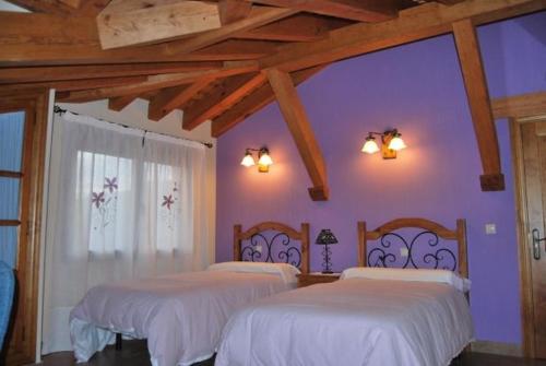 A bed or beds in a room at CASA RURAL EL PILON