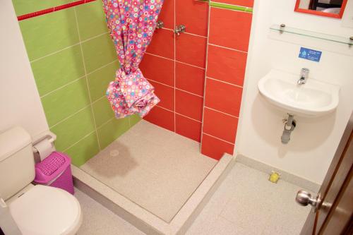 Un baño de Hostal Palmas De Cocora