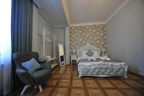 Кровать или кровати в номере Guest House Batumi Globus