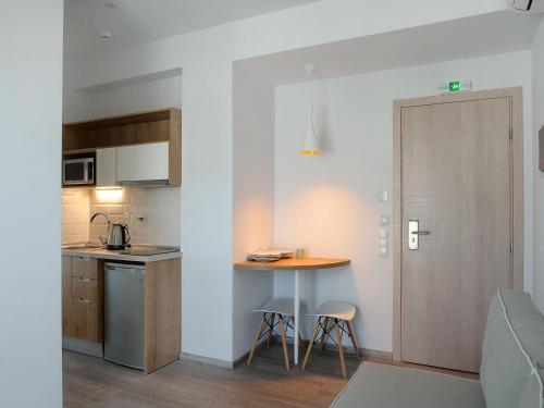 Dapur atau dapur kecil di Anemoessa Elegant Apartments