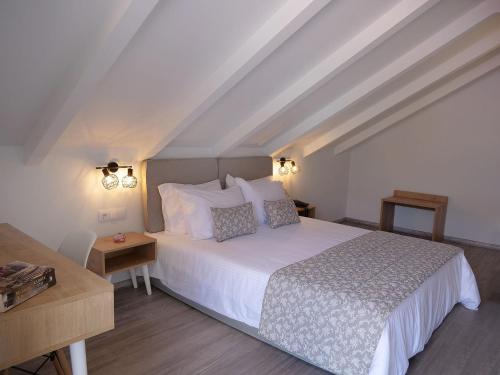 Katil atau katil-katil dalam bilik di Anemoessa Elegant Apartments