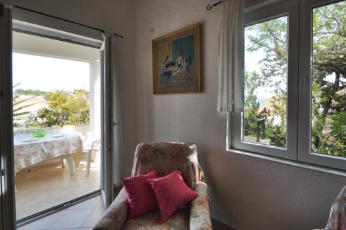 a living room with a chair with two pillows at Villa Carmen in Sali