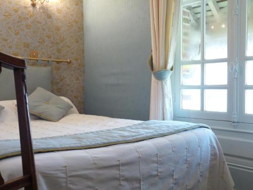 Postel nebo postele na pokoji v ubytování Château de la Râpée Hôtel restaurant