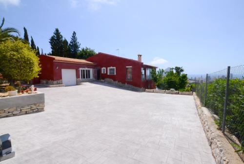 Το κτήριο όπου στεγάζεται  η παραθεριστική κατοικία