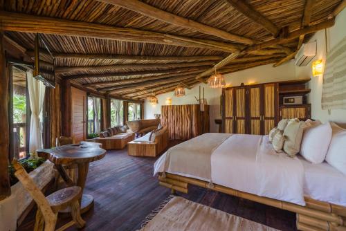 Posezení v ubytování Kanan Tulum Treehouse, Rooftop, Beach Club & Spa - Adults Only