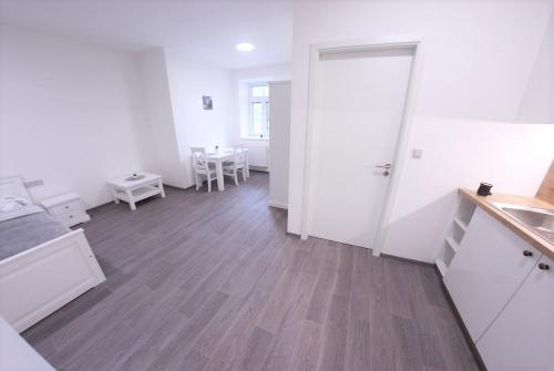 Kuchyň nebo kuchyňský kout v ubytování JM Apartments