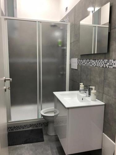 Bilik mandi di Sky house Napoli