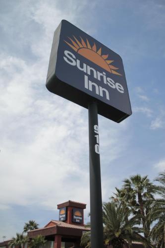 Certificato, attestato, insegna o altro documento esposto da Sunrise Inn
