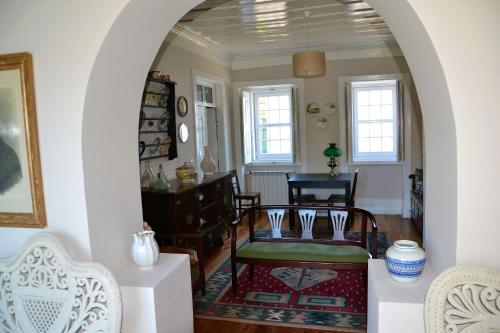 an archway in a living room with a table and chairs at Quinta D'Avó Amélia in Alquerubim
