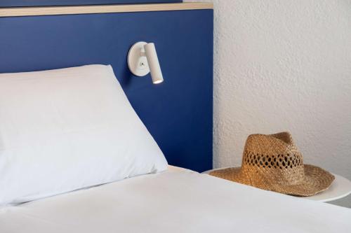 Katil atau katil-katil dalam bilik di Hotel Paradou Mediterranee, BW Signature Collection by Best Western