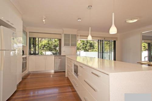 A kitchen or kitchenette at Hibiscus House - Sawtell, NSW