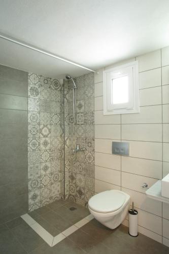a bathroom with a toilet and a shower at Spacious Apartment in Plakias in Plakias