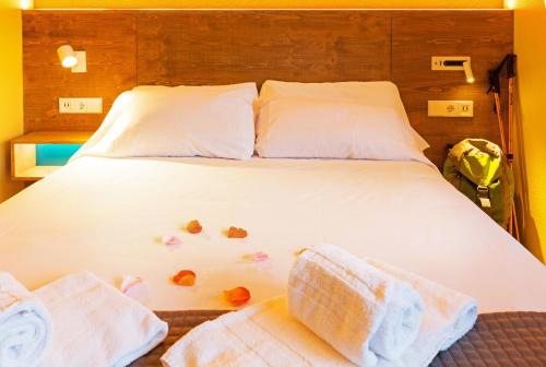  Apartaments Giberga -  Room  picture :   Tea/Coffee maker    Bath    Safety deposit box                           