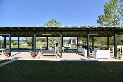 A piscina localizada em Villa Isabella ou nos arredores