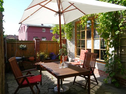 Patio nebo venkovní prostory v ubytování Haus Vincent Stralsund Ferienwohnungen mit eigenen Parkplätzen