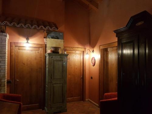 a hallway with wooden doors and a cabinet in a room at Agriturismo I Marzemini in Legnaro