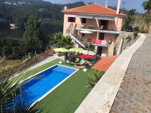 Vista de la piscina de Porto Douro Grande Maison avec Piscine couverte eau chauffée o alrededores