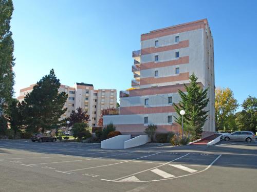 a parking lot in front of a building at Apartment Les Trois Mousquetaires by Interhome in Saint-Palais-sur-Mer
