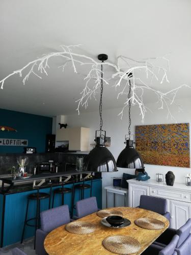 Kuchyň nebo kuchyňský kout v ubytování Grand loft de 60m2 très lumineux très belle vue sur mer