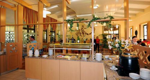 Ein Restaurant oder anderes Speiselokal in der Unterkunft Austrian Sports Resort, BSFZ Obertraun 