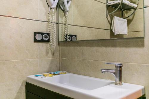 a bathroom with a sink and a phone at Hotel La Nava in Iznalloz