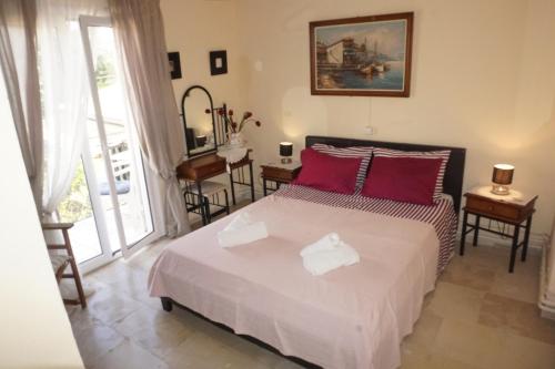 Ένα ή περισσότερα κρεβάτια σε δωμάτιο στο Acharavi Afrodite Apartments