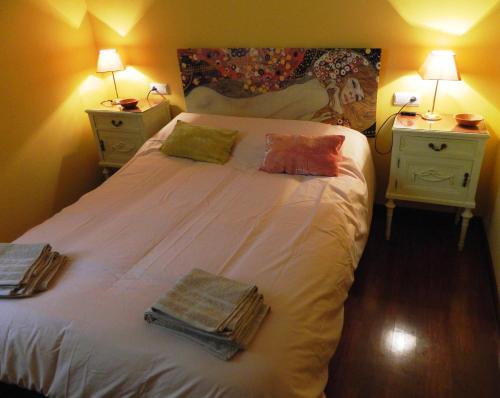 Postel nebo postele na pokoji v ubytování Escapadas romanticas en Granada jacuzzi