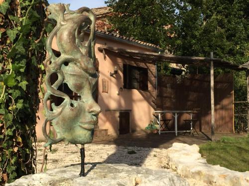 Silence and relaxation for families and couples in the countryside of Umbria