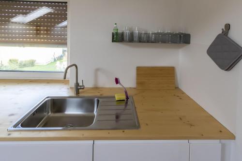Kuchyňa alebo kuchynka v ubytovaní Flataid Apartmenthaus Brauhausstrasse