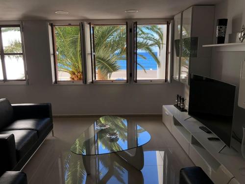 Pemandangan kolam renang di Luxury Sea House-Casa del Mar atau berdekatan