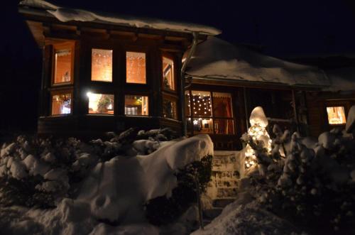 a house covered in snow at night at Milena-Hütte in Hohentauern