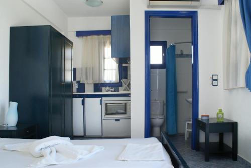 Un pat sau paturi într-o cameră la Villa Antoniadis