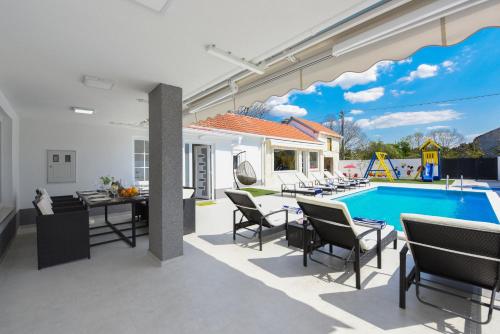 Villa Mare - with HEATED POOL