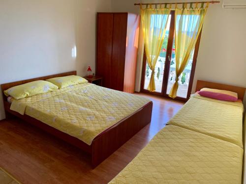 Кровать или кровати в номере Apartments Bakić