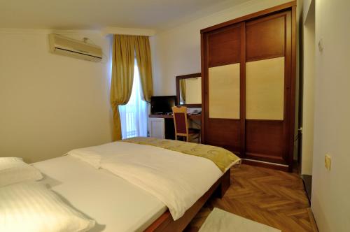 Ένα ή περισσότερα κρεβάτια σε δωμάτιο στο Vila Đurić - Ex Hotel Đurić