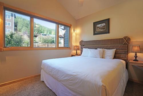 Voodi või voodid majutusasutuse Teepee Mountain 12A Condo toas