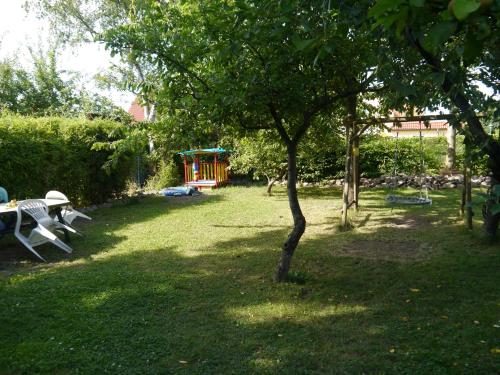 Zahrada ubytování Haus Vincent Stralsund Ferienwohnungen mit eigenen Parkplätzen
