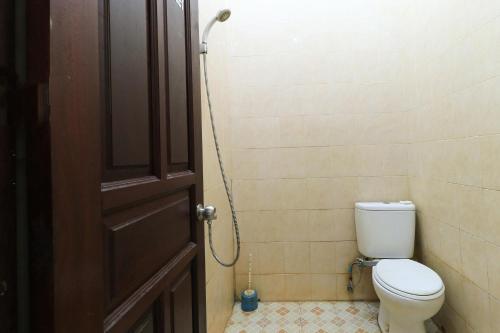 Bilik mandi di Guest House Samarinda