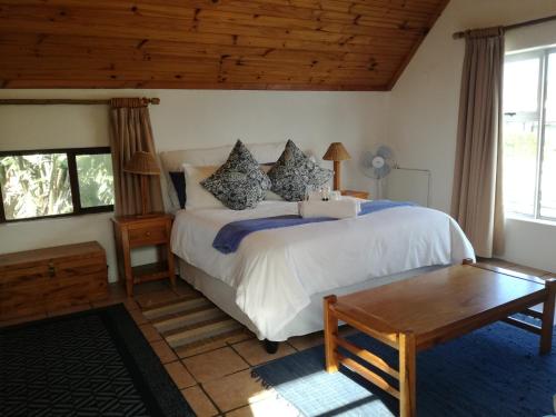 Postel nebo postele na pokoji v ubytování Sandriver Lodge