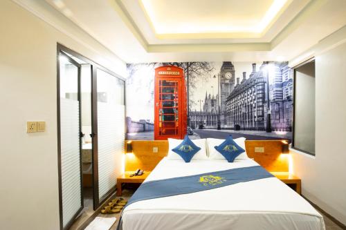 Giường trong phòng chung tại Cozi 9 Hotel