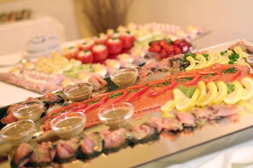 a buffet of food with seafood and fruits and vegetables at Flößerdorf Großraming in Grossraming