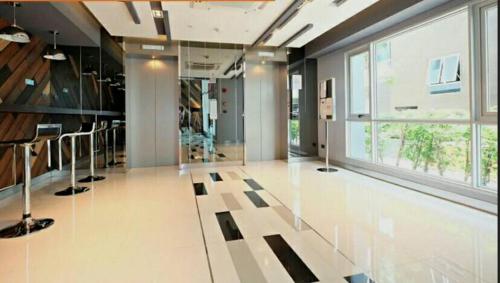 a large room with a large window and a white floor at Plum Phahol89, Prachathipat in Ban Talat Rangsit