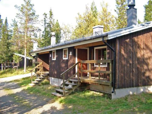 a cabin with a staircase leading to the door at Höglekardalens Semesterby - Bydalsfjällen in Bydalen